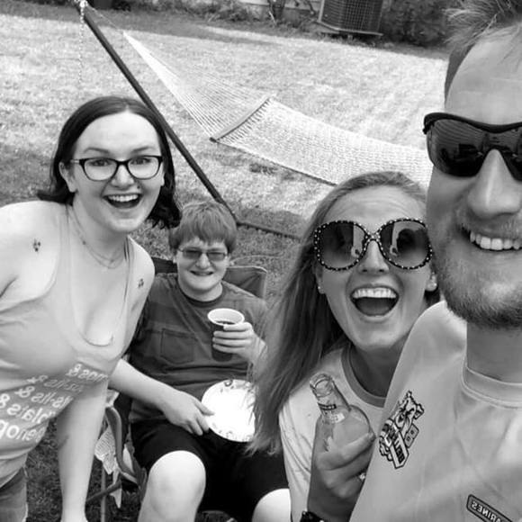 Meet your Posher, Lori - Picture 1 of 1